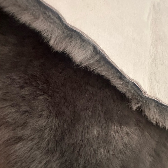 Luxurious Gray Genuine Sheepskin Rug with White accent - Picture 8 of 8
